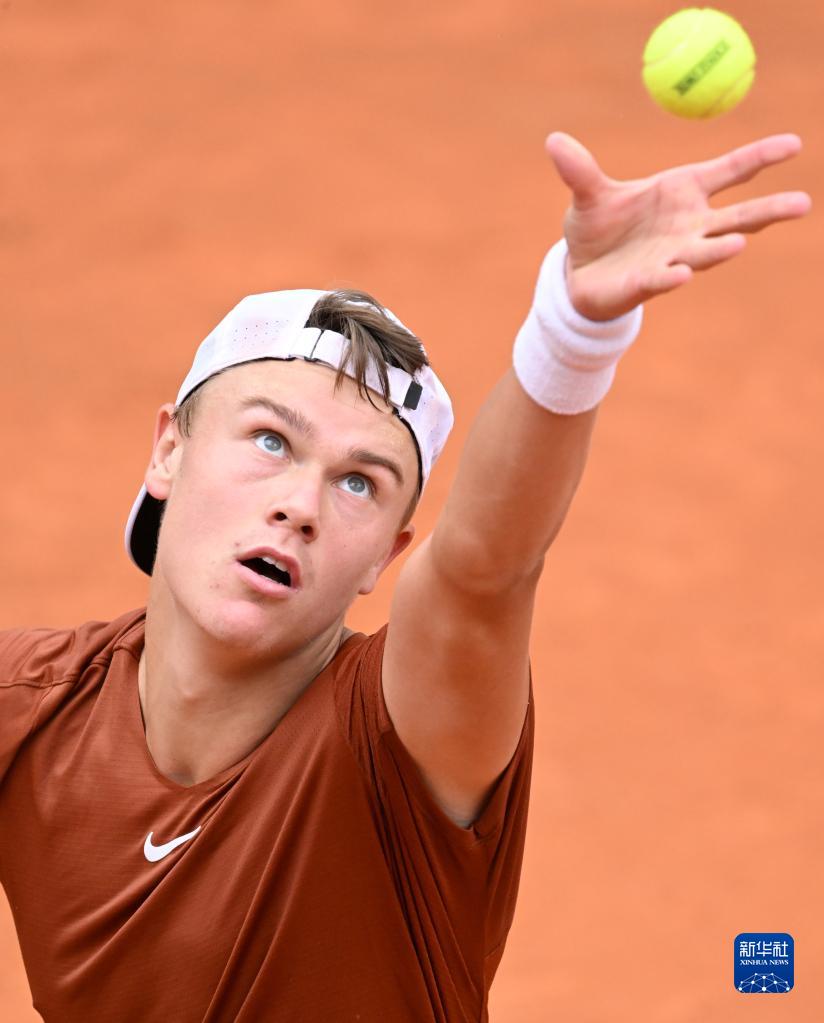 士正处在岔 士正处在岔