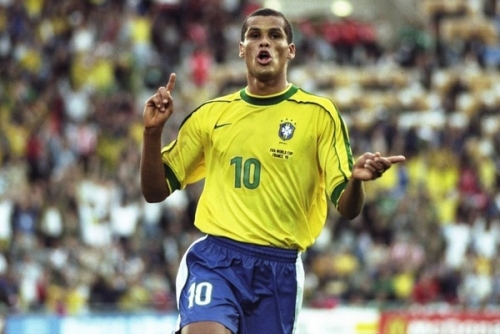 在社交媒体 在社交媒体