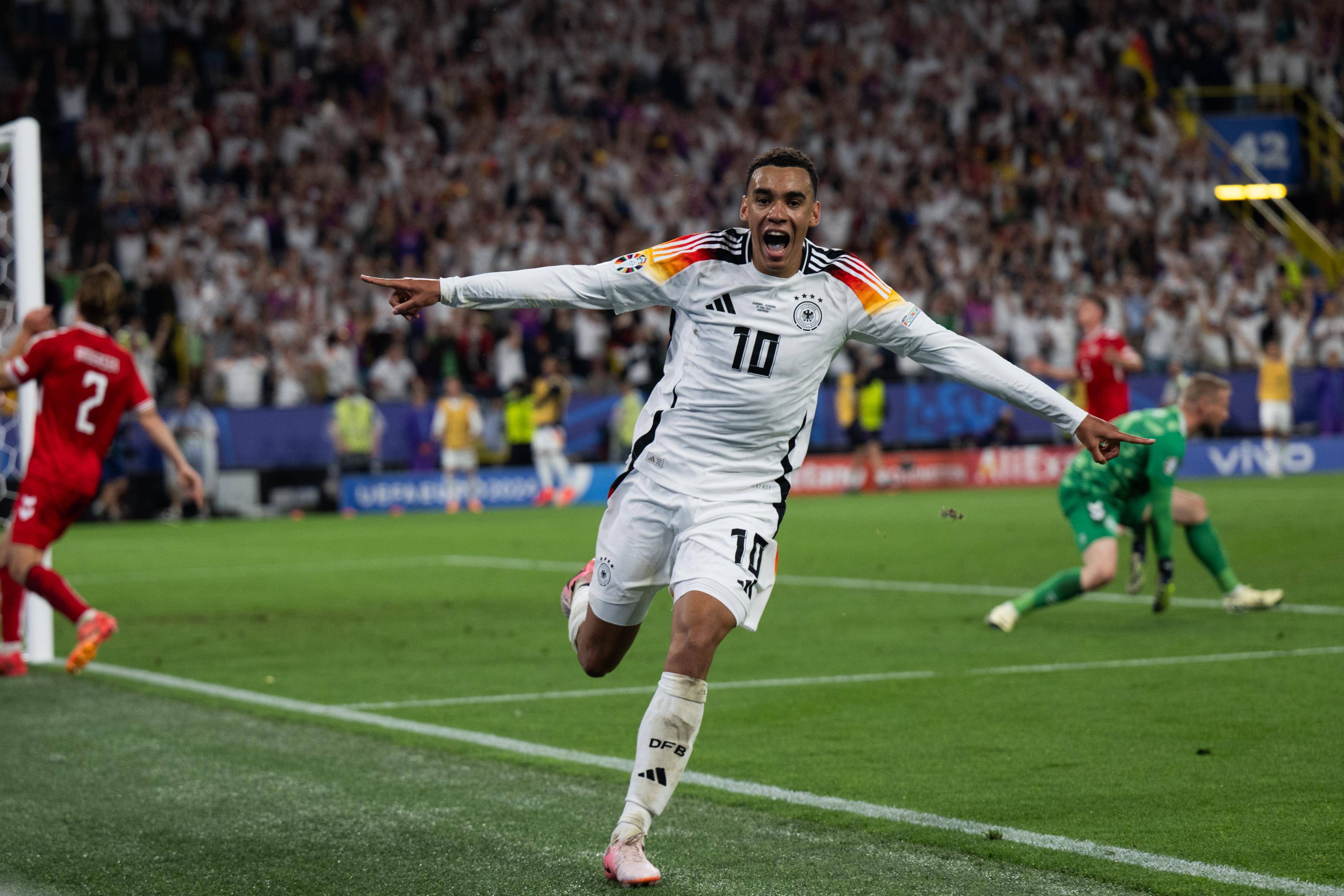 一位像萨沃 一位像萨沃