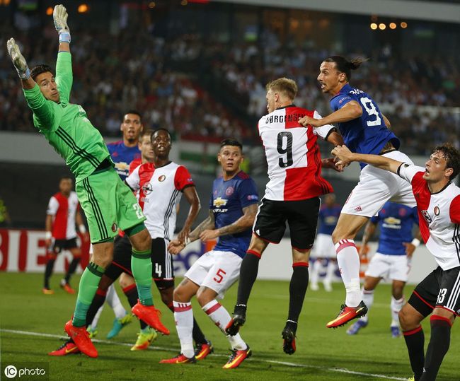 在羽毛球比 在羽毛球比